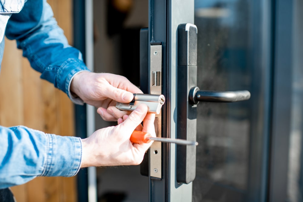 Retractable screen doors Orange County installed by Pacific Screen Doors